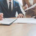 Kedy by firma mala prijať interného právnika?