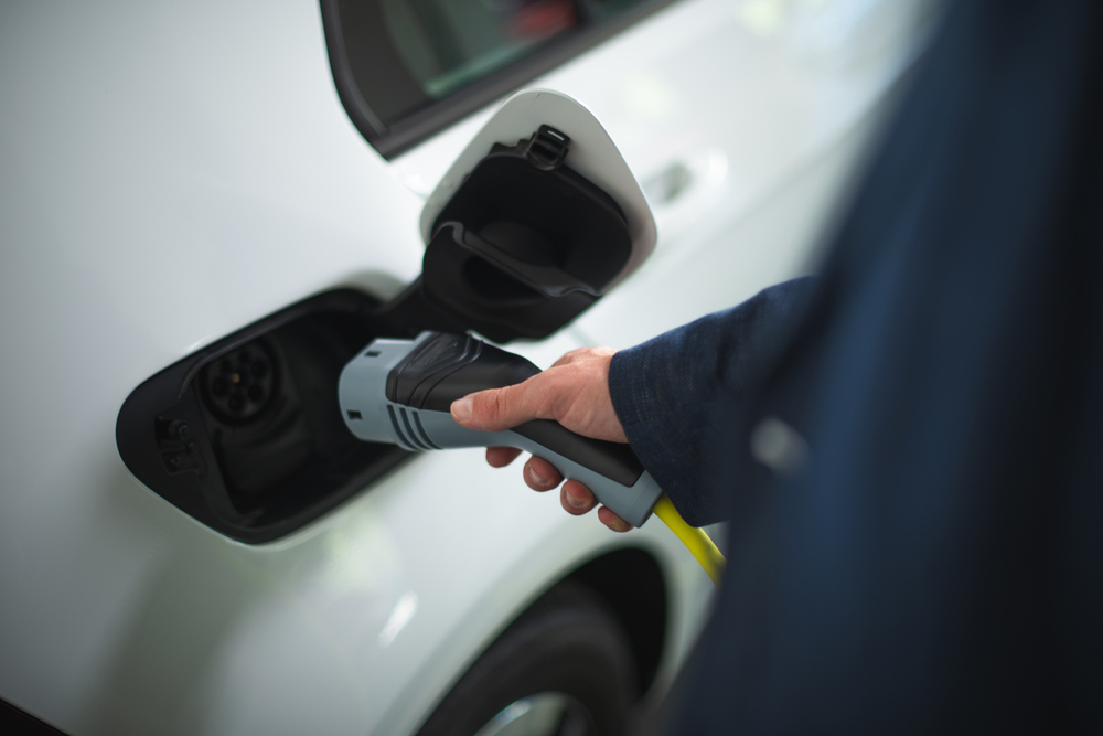 Na trh sa dostávajú prvé samonabíjacie elektromobily