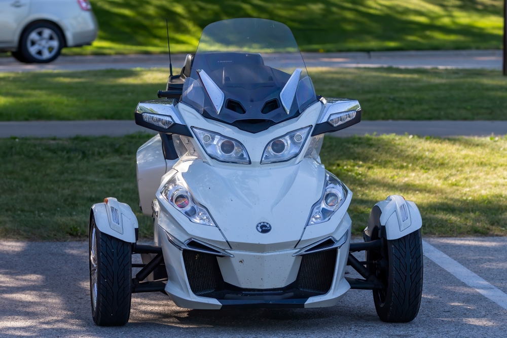 Obľubujete športovú jazdu? Vyskúšajte trojkolku Can-Am Spyder
