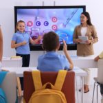 Interaktívne tabule. Podľa čoho ich vyberať?