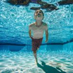 Vedeli ste, že plávanie je pre deti veľmi prospešné?