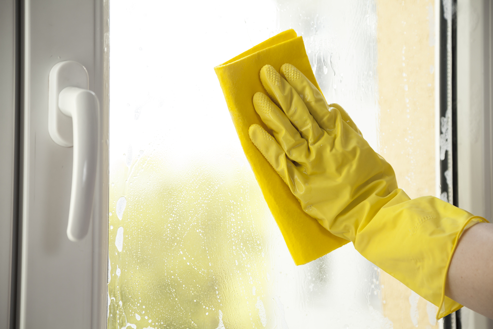 Ako odstránite škrabance na oknách?
