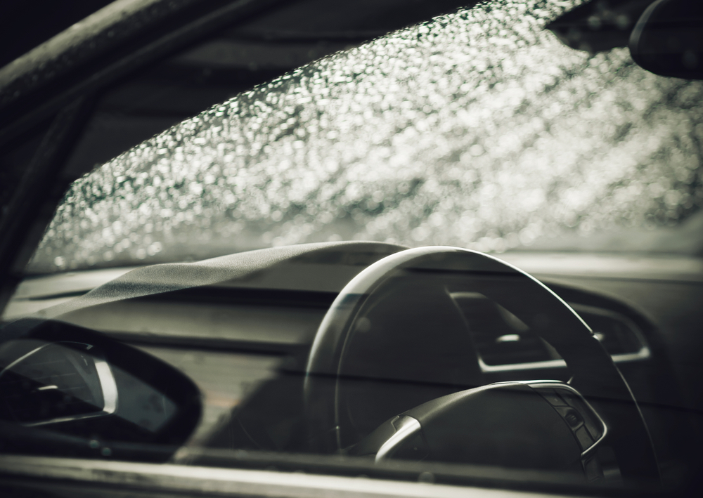 Ako zabrániť roseniu okien v interiéri vozidla