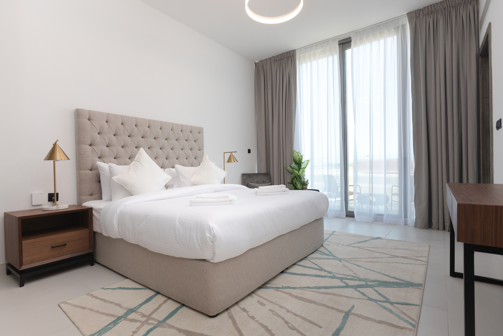 Čalúnené postele ako praktický a estetický nábytok