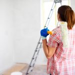 Ako sa vyhnúť ušpineniu okolia pri maľovaní stien