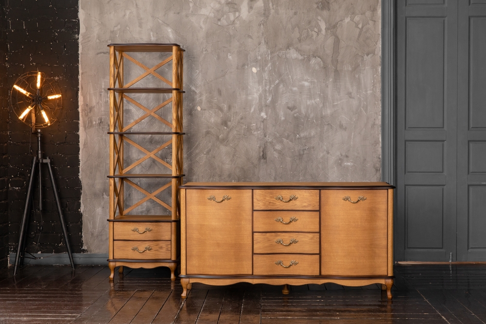 Úložné priestory v domácnosti – využívajte komody a vitríny