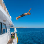 Obávate sa nudy počas plavby jachtou? Nemusíte! Toto všetko sa dá počas plavby podniknúť