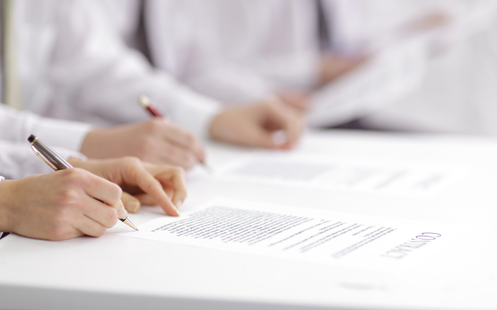 Zakladateľská listina a spoločenská zmluva: aké sú medzi nimi rozdiely?