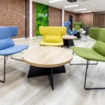 Interiérový dizajn pracovného prostredia: Ako kancelárske stoličky a nábytok ovplyvňujú vašu produktivitu