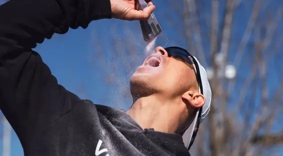 Elekrolyty a ich doplnenie počas leta, kľúčové pre zdravie i výkon