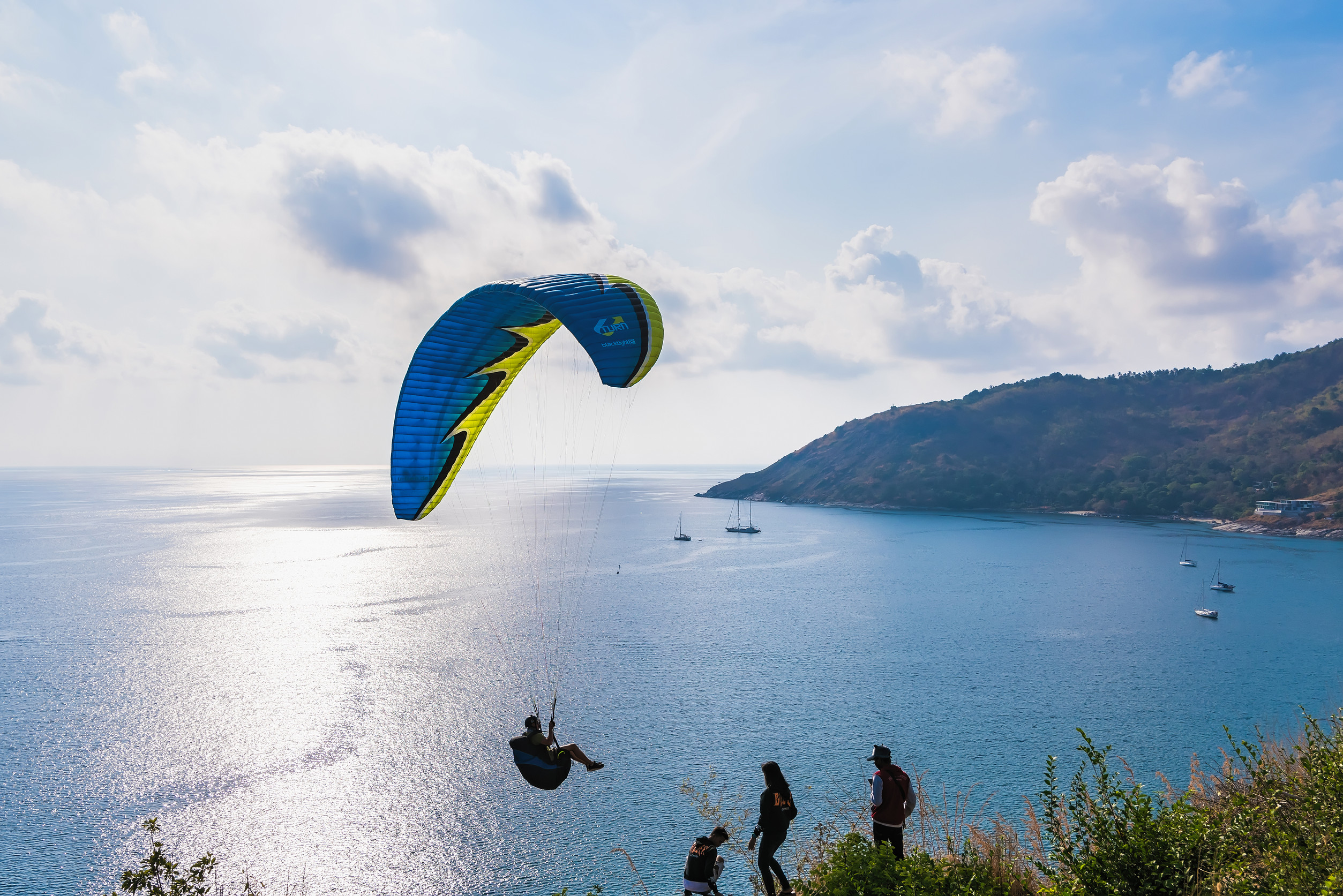 Ilustračný záber na lietadlo alebo iný dopravný prostriedok určený pre nezabudnuteľný zážitok v oblakoch.